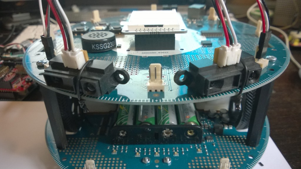 Arduino Robot With 2 Sharp IR