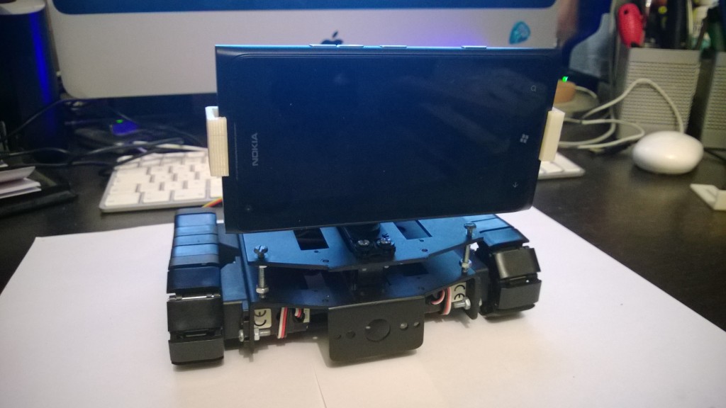 Servo phone head off